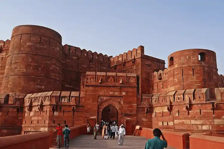 Chennai to Agra fort